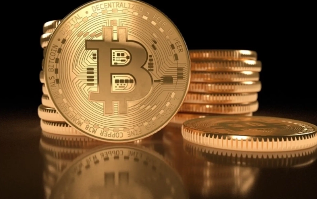 比特币(BTC)暂时回升至11万美元水平